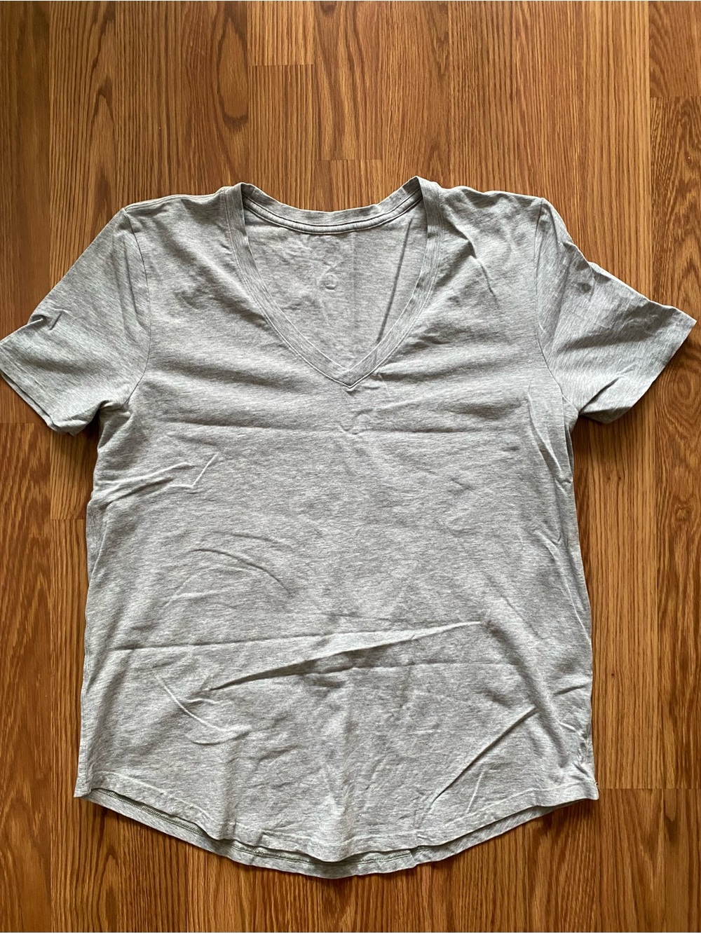 lululemon athletica Light Gray V-Neck Short Sleeve Tee